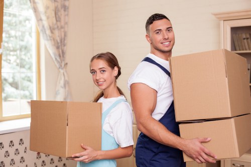 Packing and preparation for a family relocation in Sipson